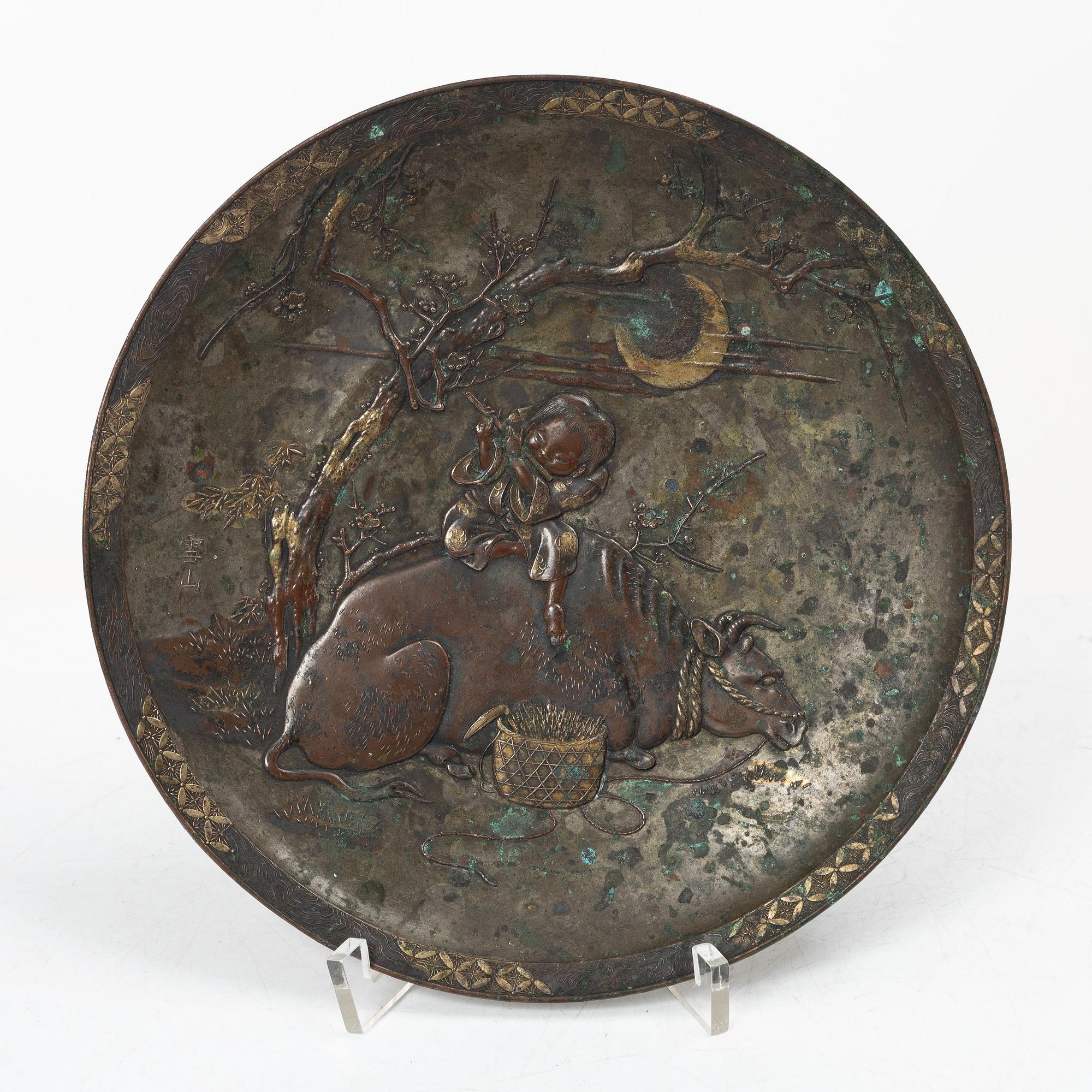 A Japanese bronze dish, Meiji (1868-1912).
