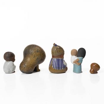 Lisa Larson, figuriner, 5 st, ur serierna "Afrika", "Världens barn" samt "Larsons ungar", Gustavsberg.