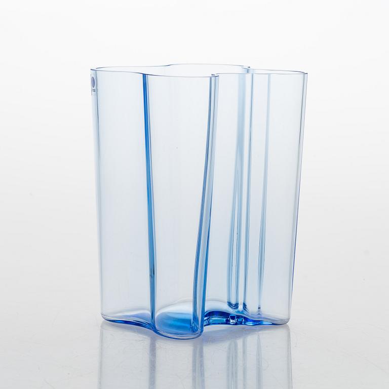 Alvar Aalto, A 125th anniversary vase, signed Iittala 1881-2006.