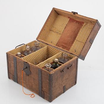 A flask box, 19th Century.