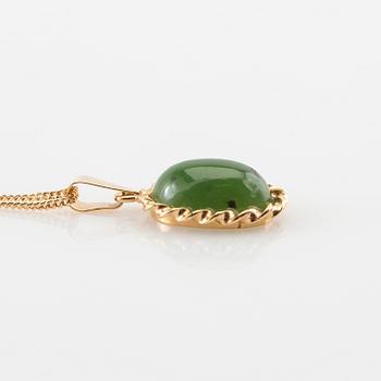 Necklace 18K gold with cabochon-cut jade.