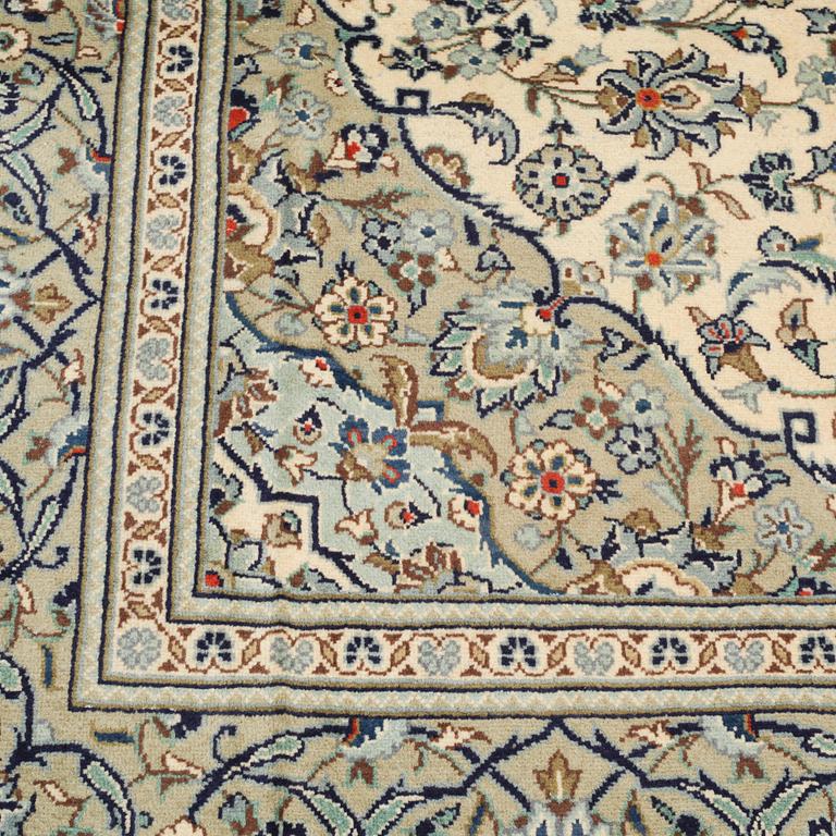 A KESHAN RUG, ca 300 x 200 cm.