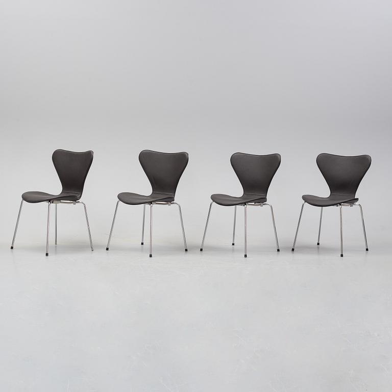 Arne Jacobsen, stolar, 4st, "Sjuan", Fritz Hansen, Danmark, 2000.