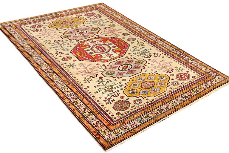 An Ardebil carpet, c. 310 x 192 cm.