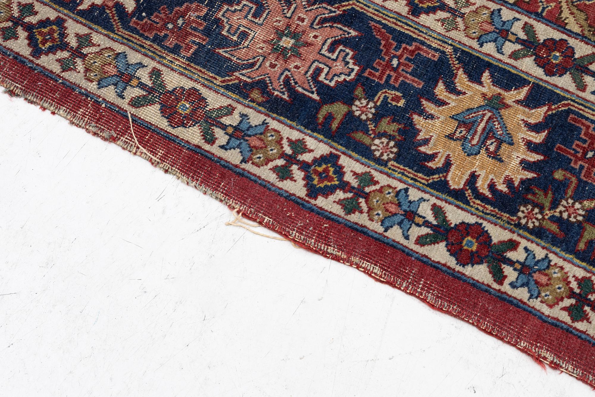 Carpet, oriental, approx. 330 x 214 cm.
