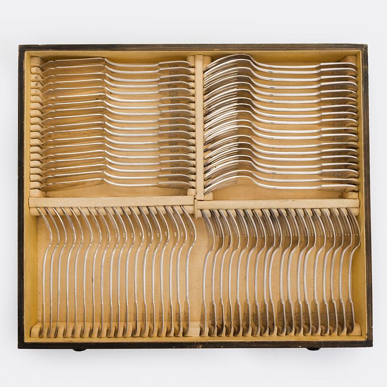 A canteen box of 253 pieces silver cutlery by Viktor Lindman, Helsinki 1916.