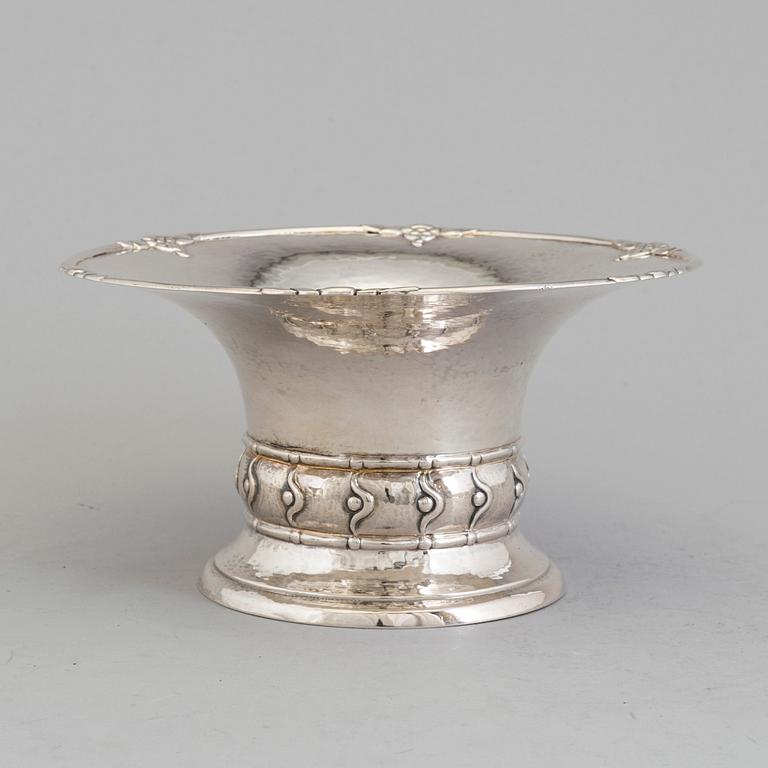 A Danish Art Nouveau silver bowl, maker's mark Georg Albert Halling, Copenhagen 1919.