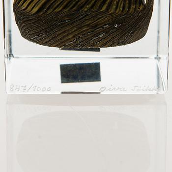 OIVA TOIKKA, A glass cube signed Oiva Toikka Nuutajärvi 1980 and numbered 847/1000.