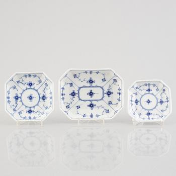 A group of three dishes and two bowls, 'Blue Fluted Plain'/'Musselmalet rifflet', Royal Copenhagen, 1898-1923 and later.