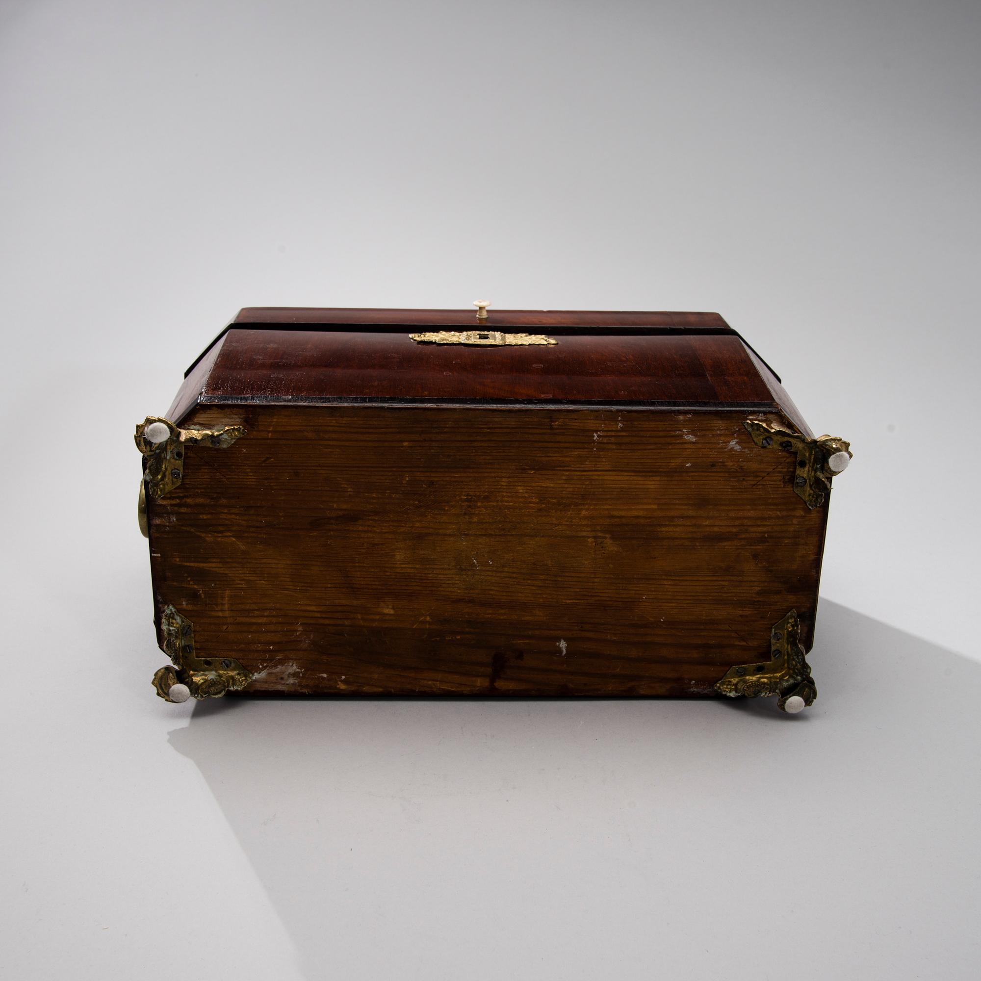SCHATULL, biedermeier, 1800-talets första hälft.