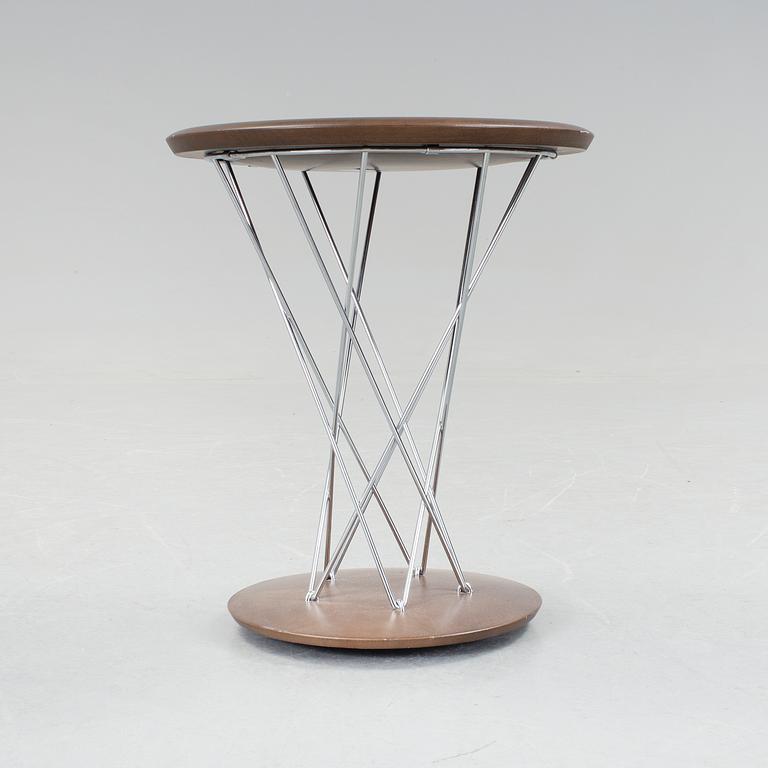 ISAMU NOGUCHI, pall "High Rocking Stool", Vitra Design Museum, Knoll Studio, 2001.