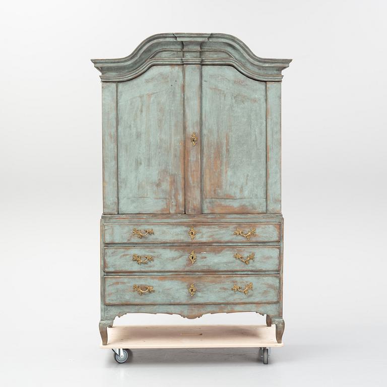 A rococo cabinet from the 1700's.
