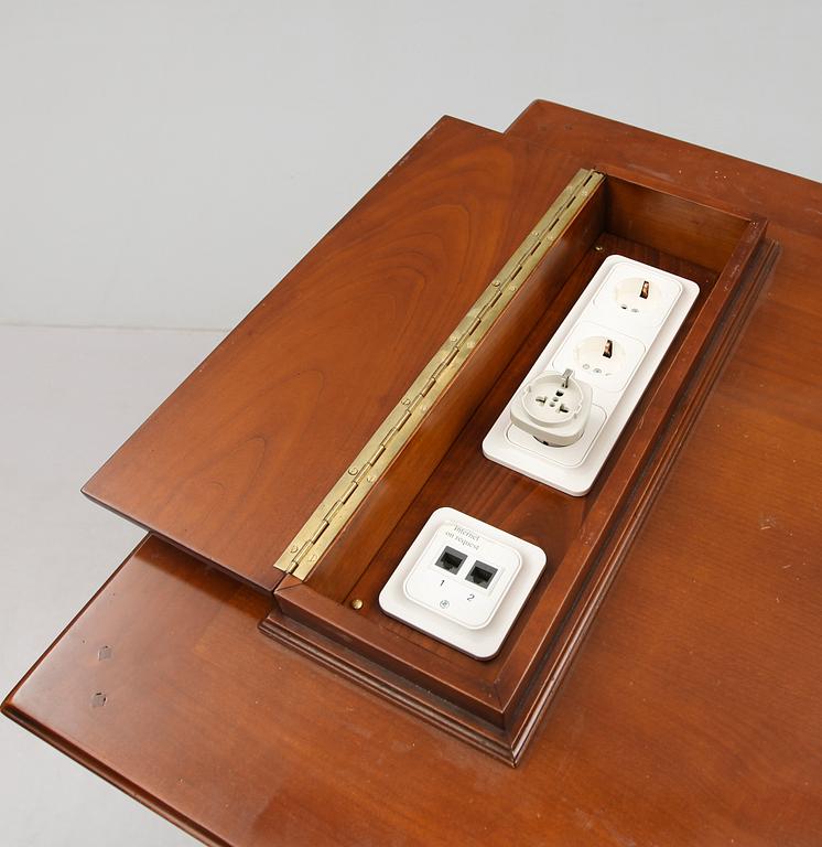 SKRIVBORD, gustaviansk stil, 1900-talets andra hälft.