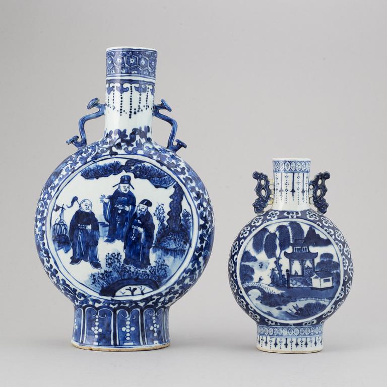 Two blue and white moon flasks, Qing dynasty, 19th Century.