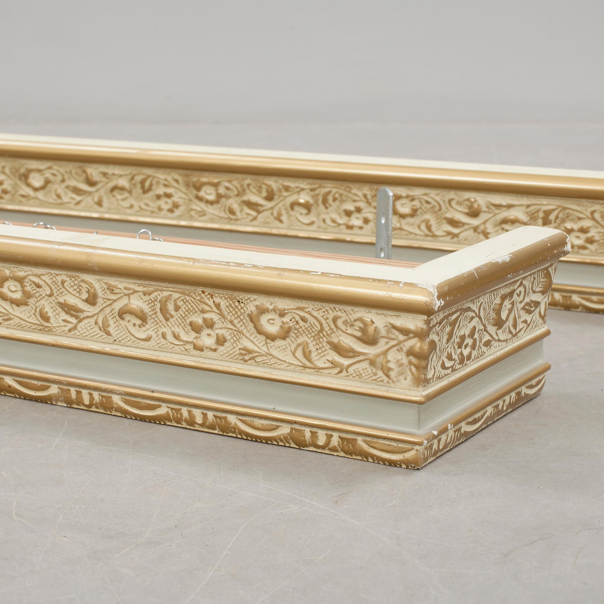KORNISCHER, ett par, gustaviansk stil, 1900-tal.