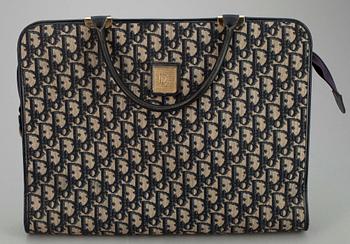 ASIAKIRJALAUKKU, Christian Dior.