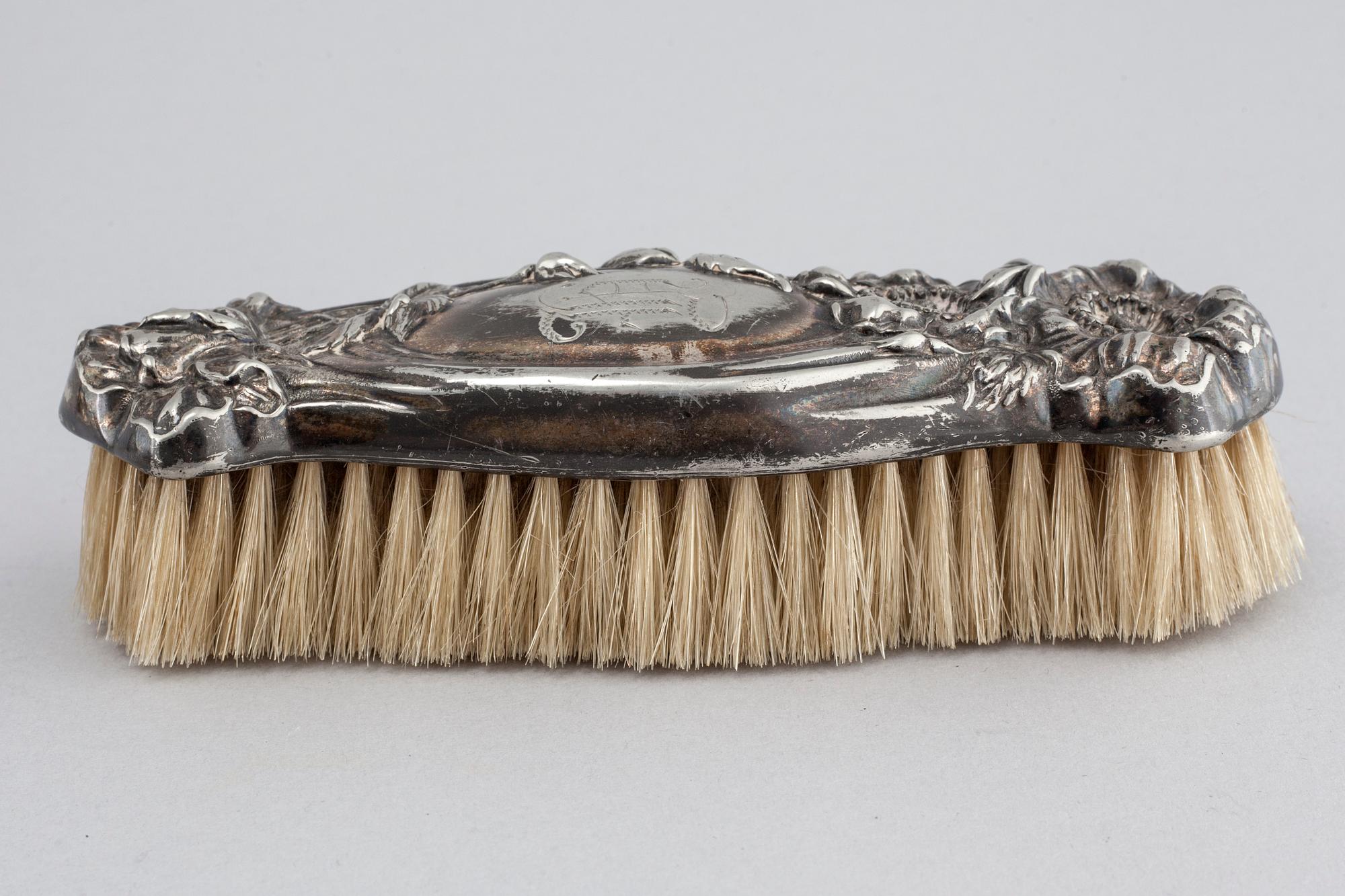 A silverplate toiletrie set, 2 + 4 pcs, early 20th century.