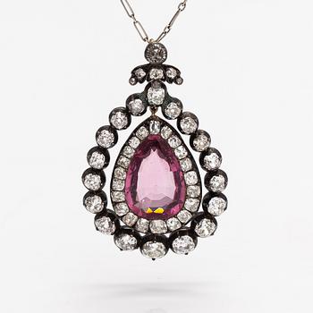 A silver necklace with a synthetic spinel and diamonds ca. 3.00 ct in total. Late 19th century.