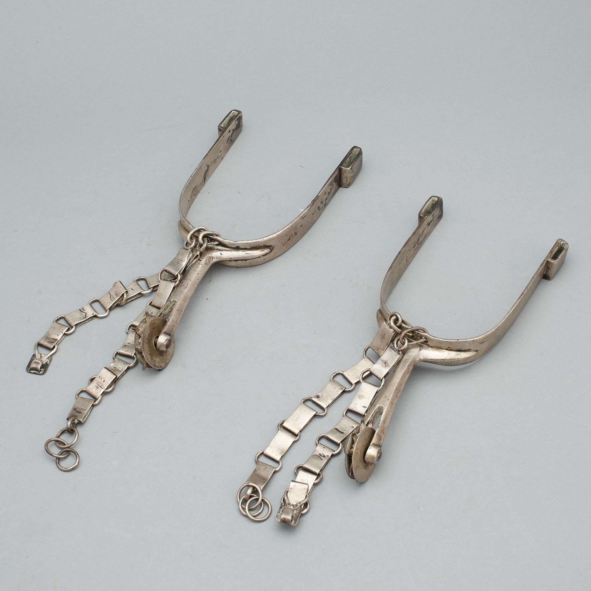 PARTI HÄSTATTIRALJER, 3 delar, mässing och metall, sannolikt Sydamerika, 1800-/1900-tal.