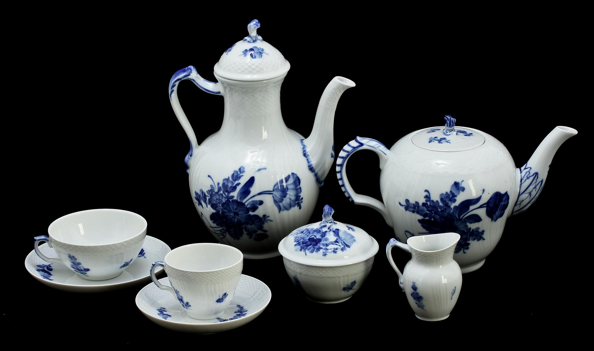 SERVISDELAR, 64 st, porslin, "Blå Blomst", Royal Copenhagen, Danmark, 1900-talets andra hälft.