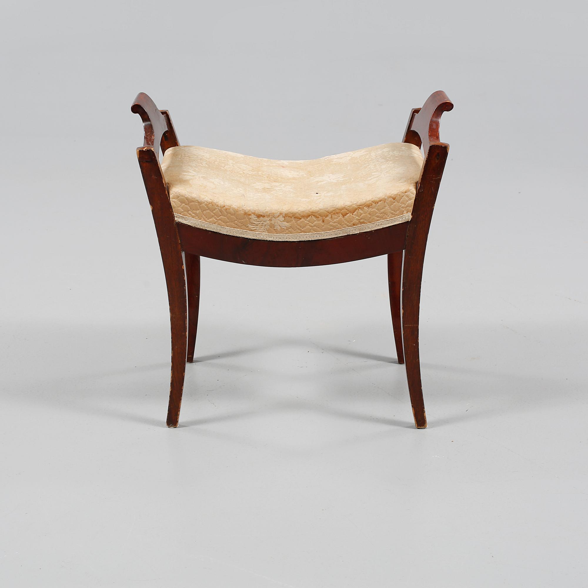 TABURETT, Karl-Johan, 1800-talets första hälft.