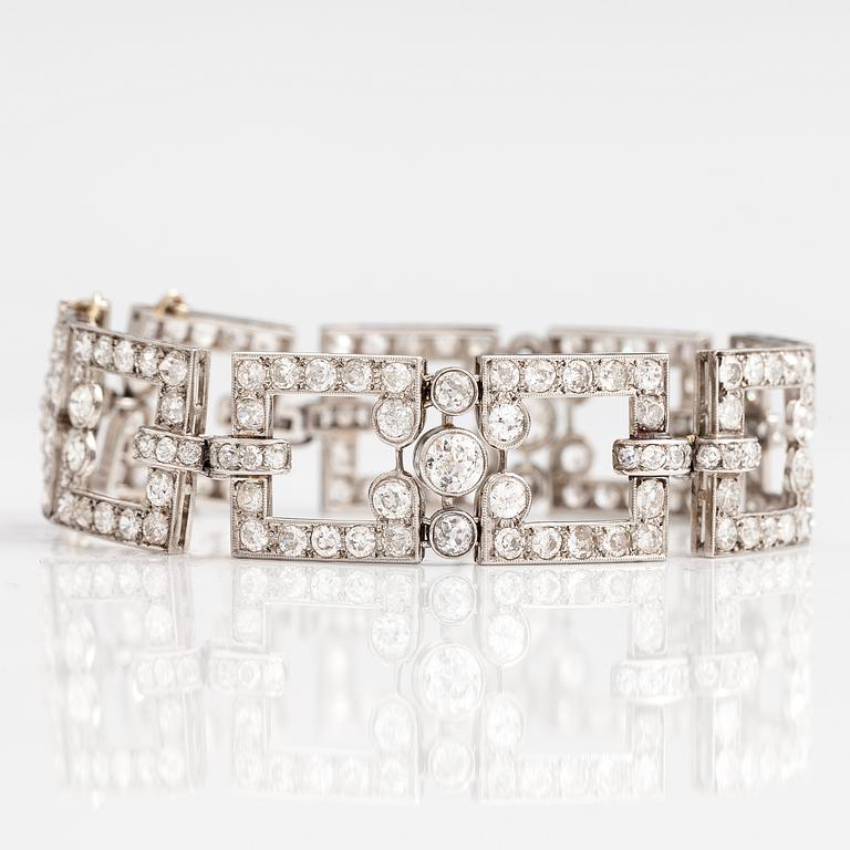 ARMBAND, Art déco, platina, gammalslipade diamanter ca 16.50 ct tot. 1920-30-tal.