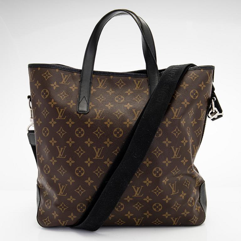 Louis Vuitton, a Monogram Canvas 'Davis', bag.