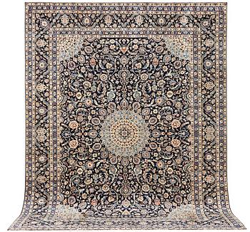 A Kashan carpet, c. 392 x 290 cm.