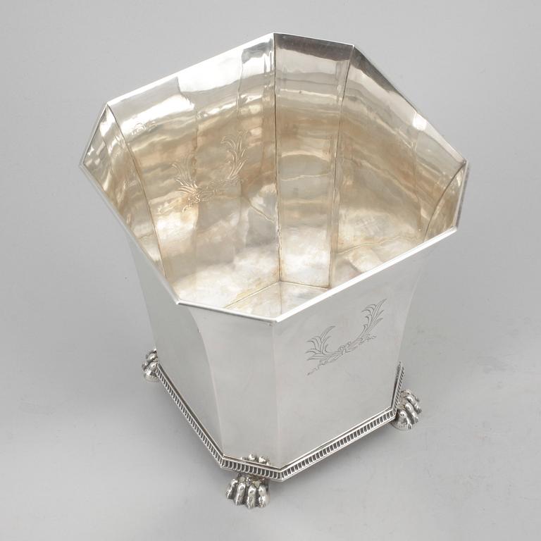 VAS / YTTERFODER, silver, WA Bolin Stockholm 1931. Vikt ca 780 gram.