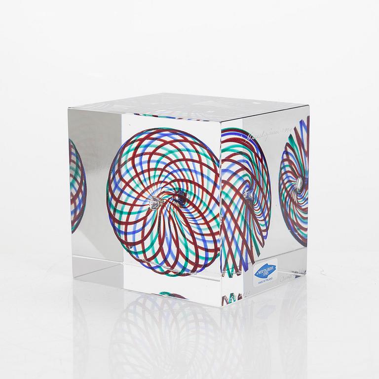 Oiva Toikka, An annual glass cube, signed Oiva Toikka Nuutajärvi 1994 and numbered 759/2000.
