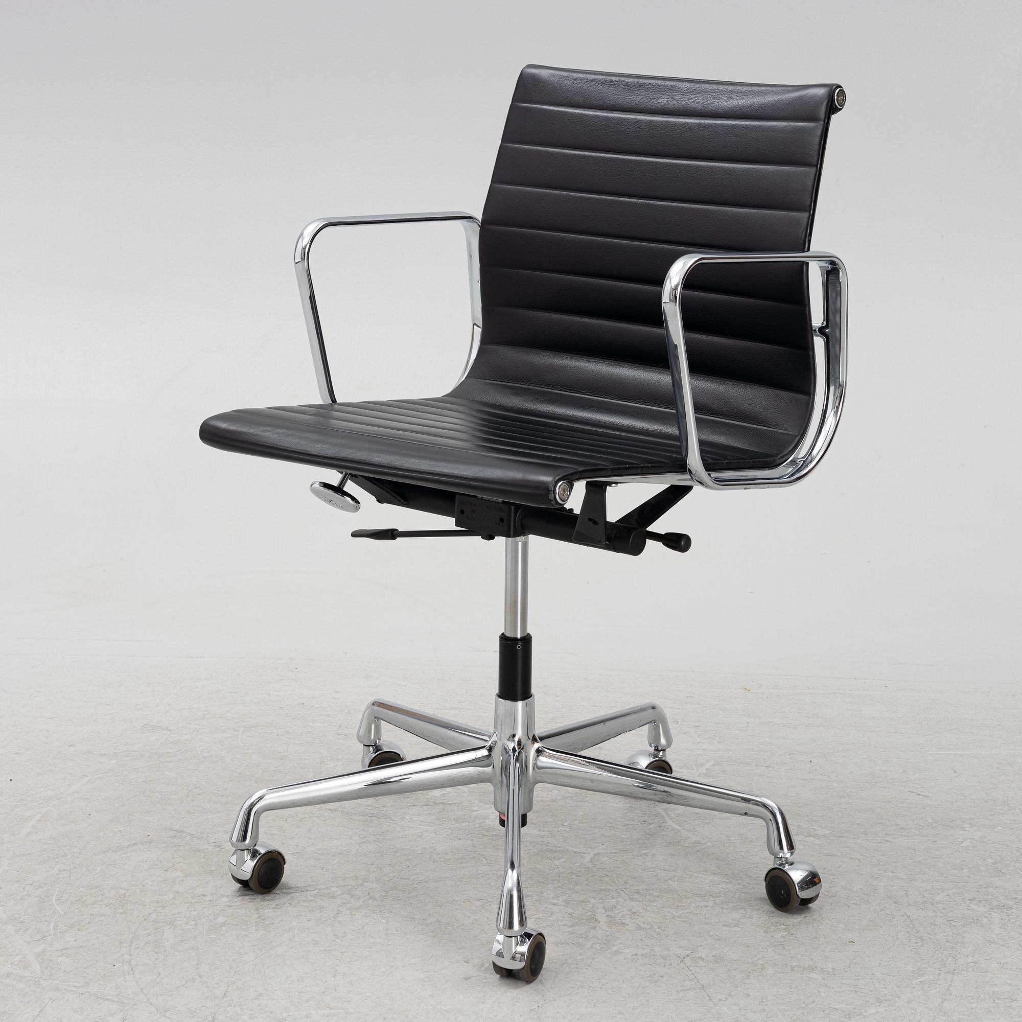 Charles & Ray Eames, kontorsstol, "EA117" Vitra.