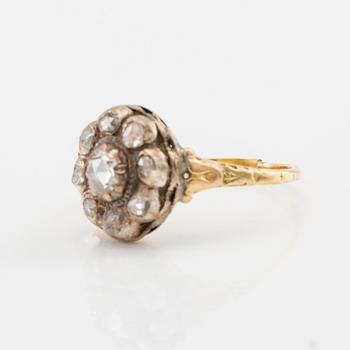 Ring in gold set with a brilliant-cut and rose-cut diamonds, possibly from the first half of the 19th century.