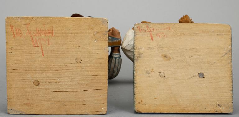 TRÄFIGURER, 3 st, två otydl signerade med datering 1933 resp 1938, en otydligt monogramsignerad.