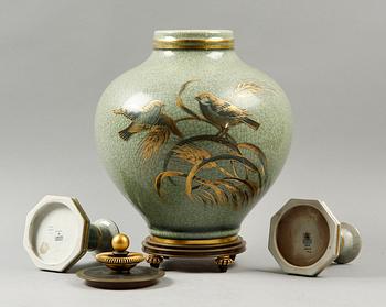 PRAKTURNA samt LJUSSTAKAR, ett par, stengods, Royal Copenhagen, 1961.