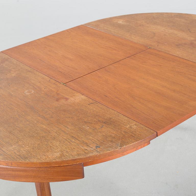 Four chairs and a table, designed approx 1952 by Hans Olsen for Frem Røjle.