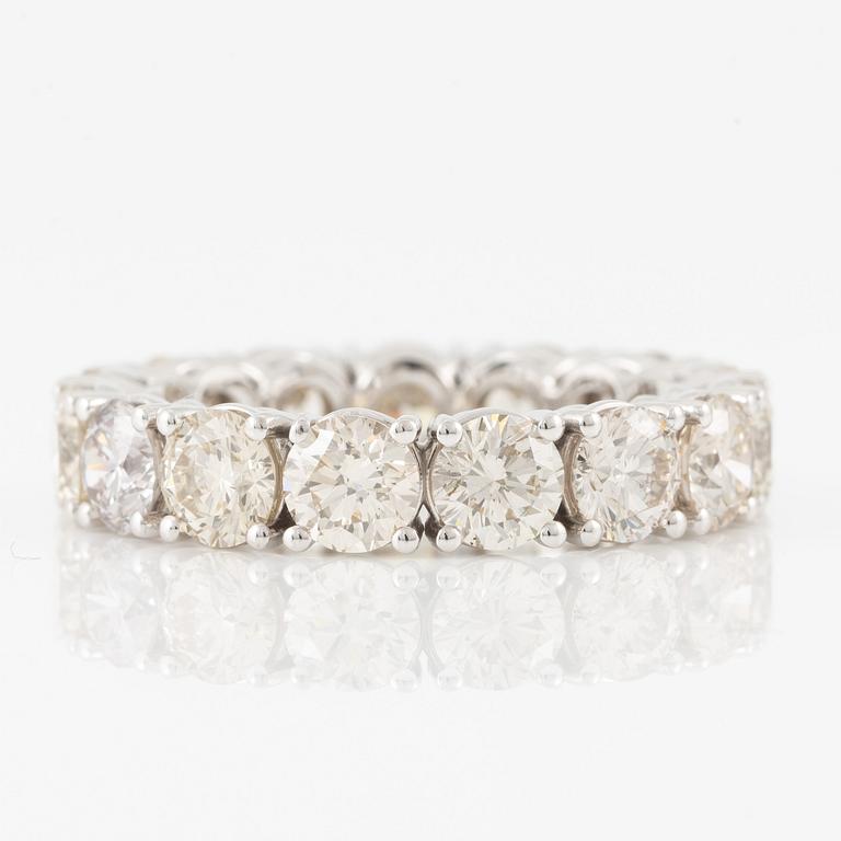 Ring in 18K gold with round brilliant-cut diamonds, full eternity band.