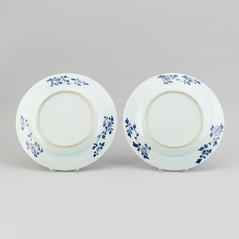 A pair of blue and white serving dishes, Qing dynasty, Qianlong (1735-95).