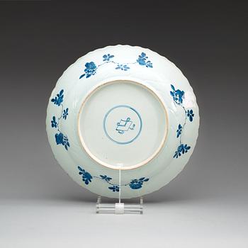 A blue and white dish, Qing dynasty, Kangxi (1662-1722).