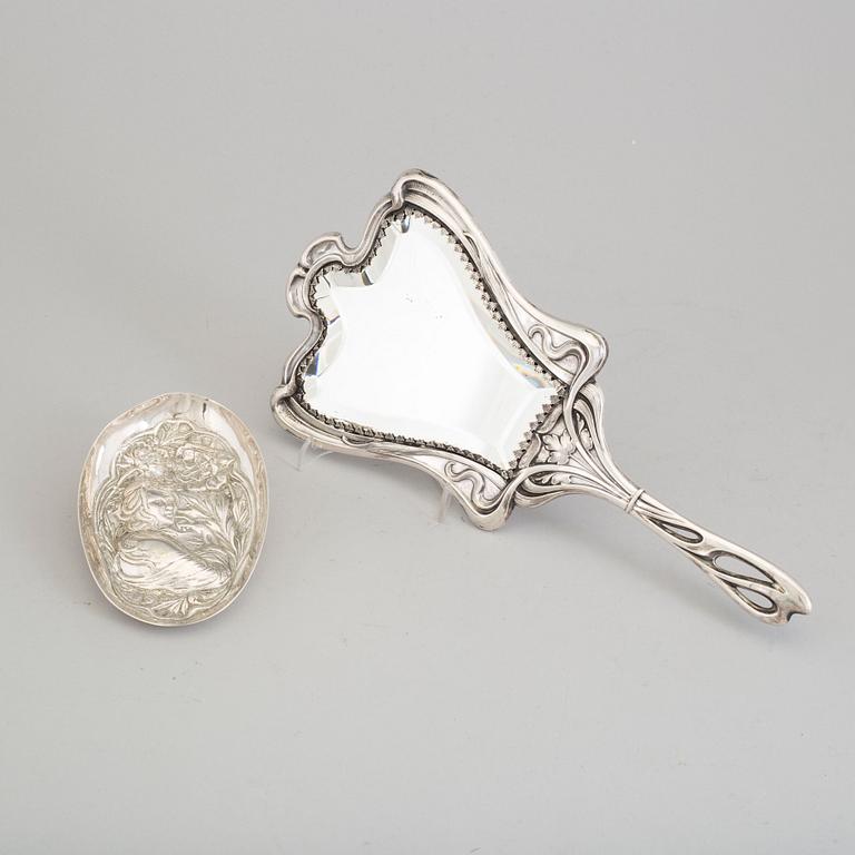 CARL ANDREAS KJERNÅS, handspegel, silver, jugend, Göteborg 1905, samt NÅLFAT, ej stämplat, eventuellt Tyskland.