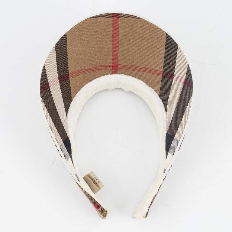 Burberry, väska, solskärm samt keps.