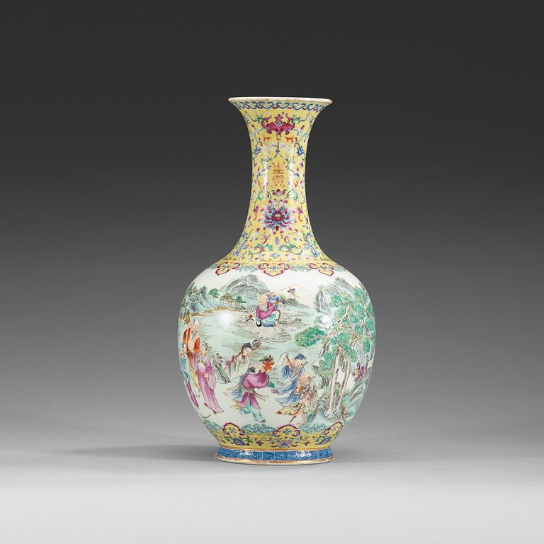 A vase, presumably Republic, 20th Century, with Qianlong sealmark.