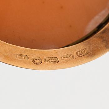 A 14K gold and sea shell cameo pendant/brooch. Kaarlo Lappalainen, Helsinki 1956.