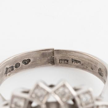 Ring, Strömdahls, med en cabochon-slipad rubin och briljantslipade diamanter.