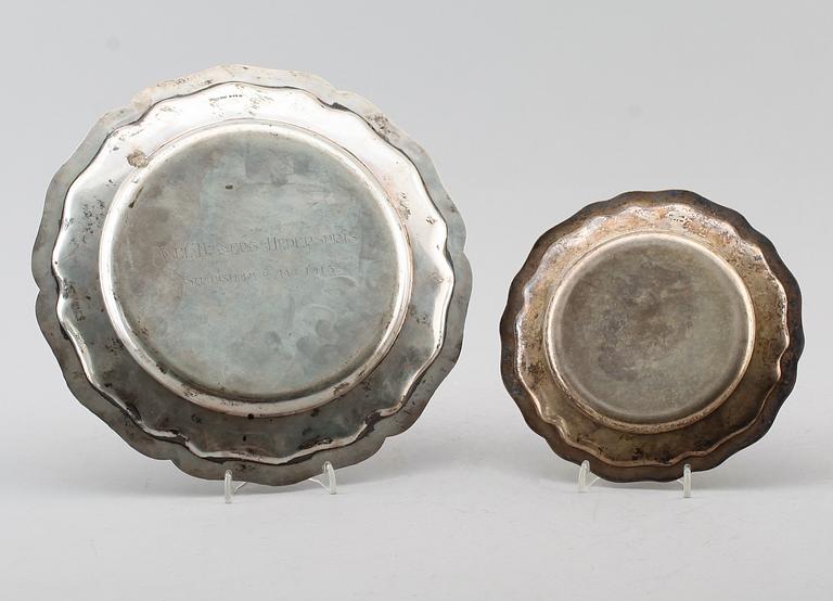 FAT, 2 st, silver, CG Hallberg och K Anderson, 1915/1917. Vikt ca 535 g.