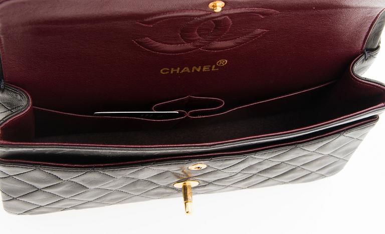 CHANEL, "Double Flap Bag", LAUKKU.