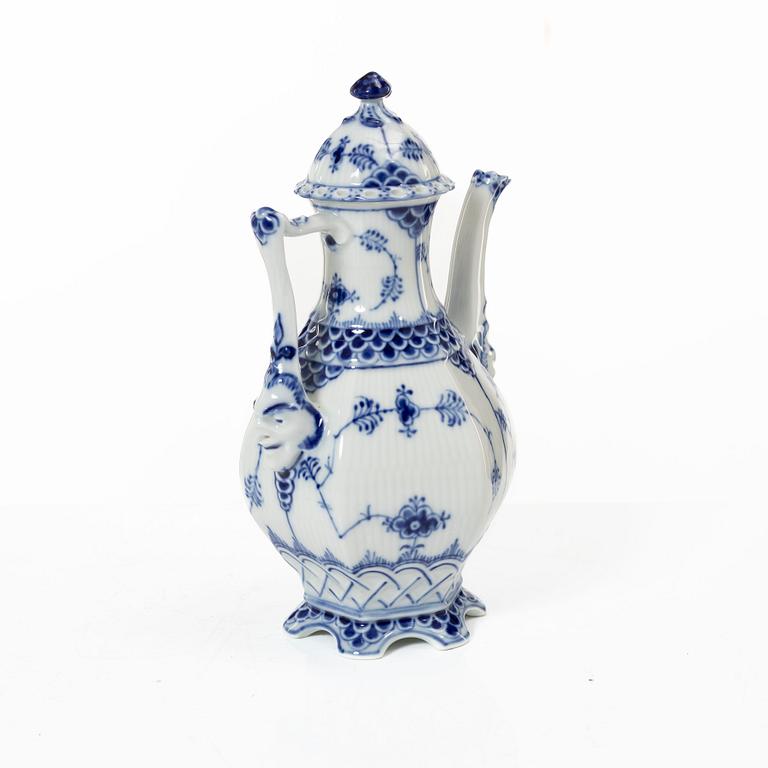 Royal Copenhagen, kaffekanna, porslin, "Musselmalet", helblond.