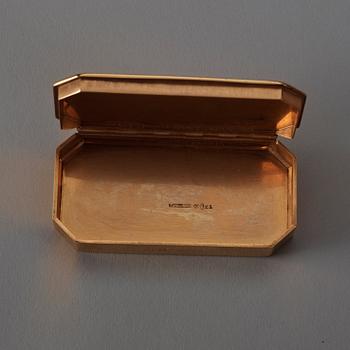 SNUSDOSA, guld 18K, av Ernst Emanuel Willkommen, Stockholm 1806. Empire.