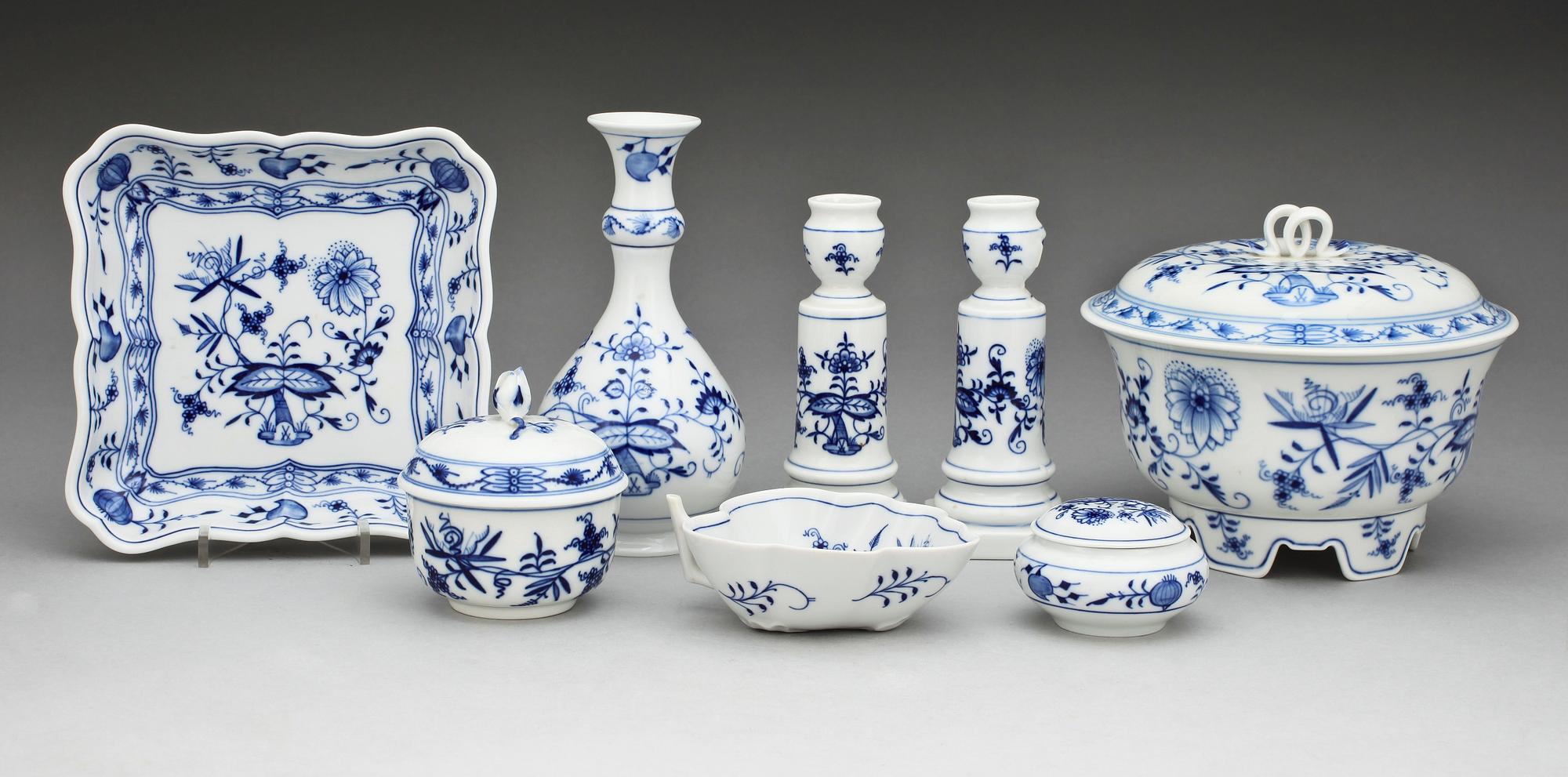 PARTI SERVISDELAR, 8 delar, porslin, "Lökmönstret", Meissen, 1900-tal.