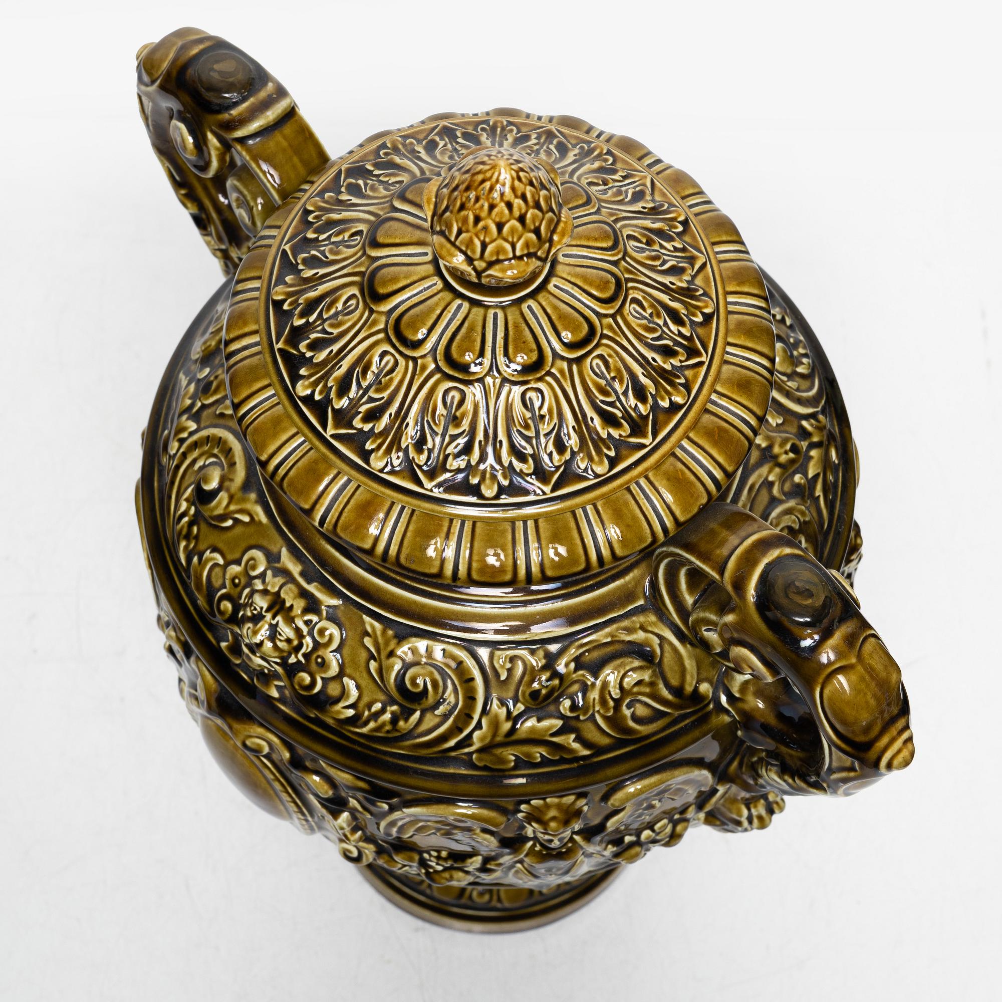Rörstrand, a neo-renaissance majolica urn with cover, Sweden, second half of the 19th century.
