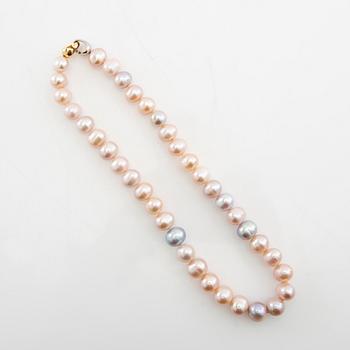 Necklace of cultured freshwater pearls with a clasp in 18K red and white gold from Georg Jensen & Wendel.